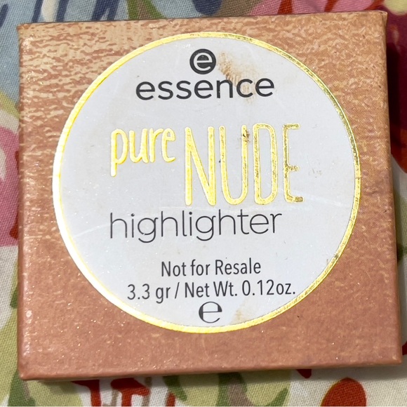 Estée Lauder Makeup & Samples Christmas red Travel Bag 2022 - Picture 12 of 16